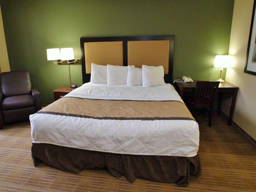 Extended Stay America Select Suites - Columbia - Ft Jackson Стая снимка
