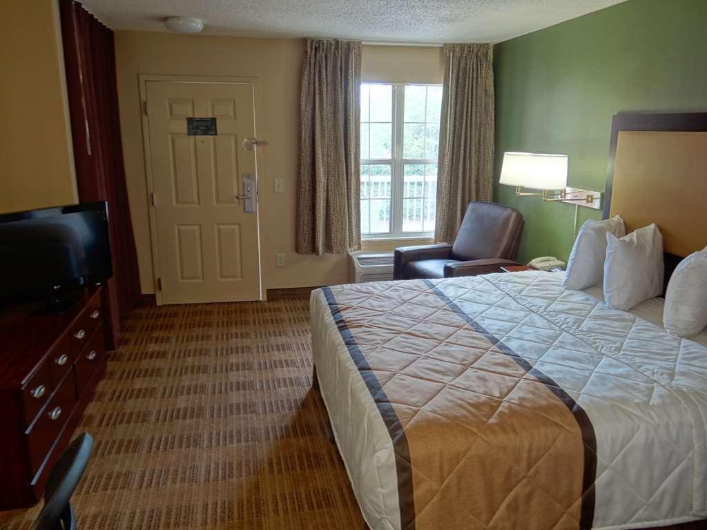 Extended Stay America Select Suites - Columbia - Ft Jackson Стая снимка