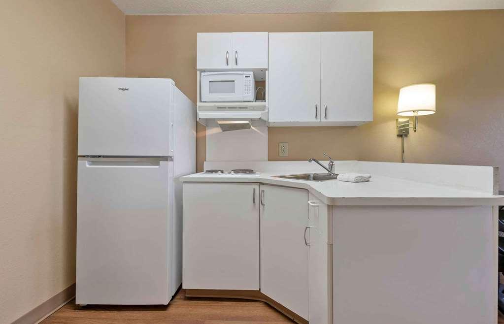 Extended Stay America Select Suites - Columbia - Ft Jackson Стая снимка